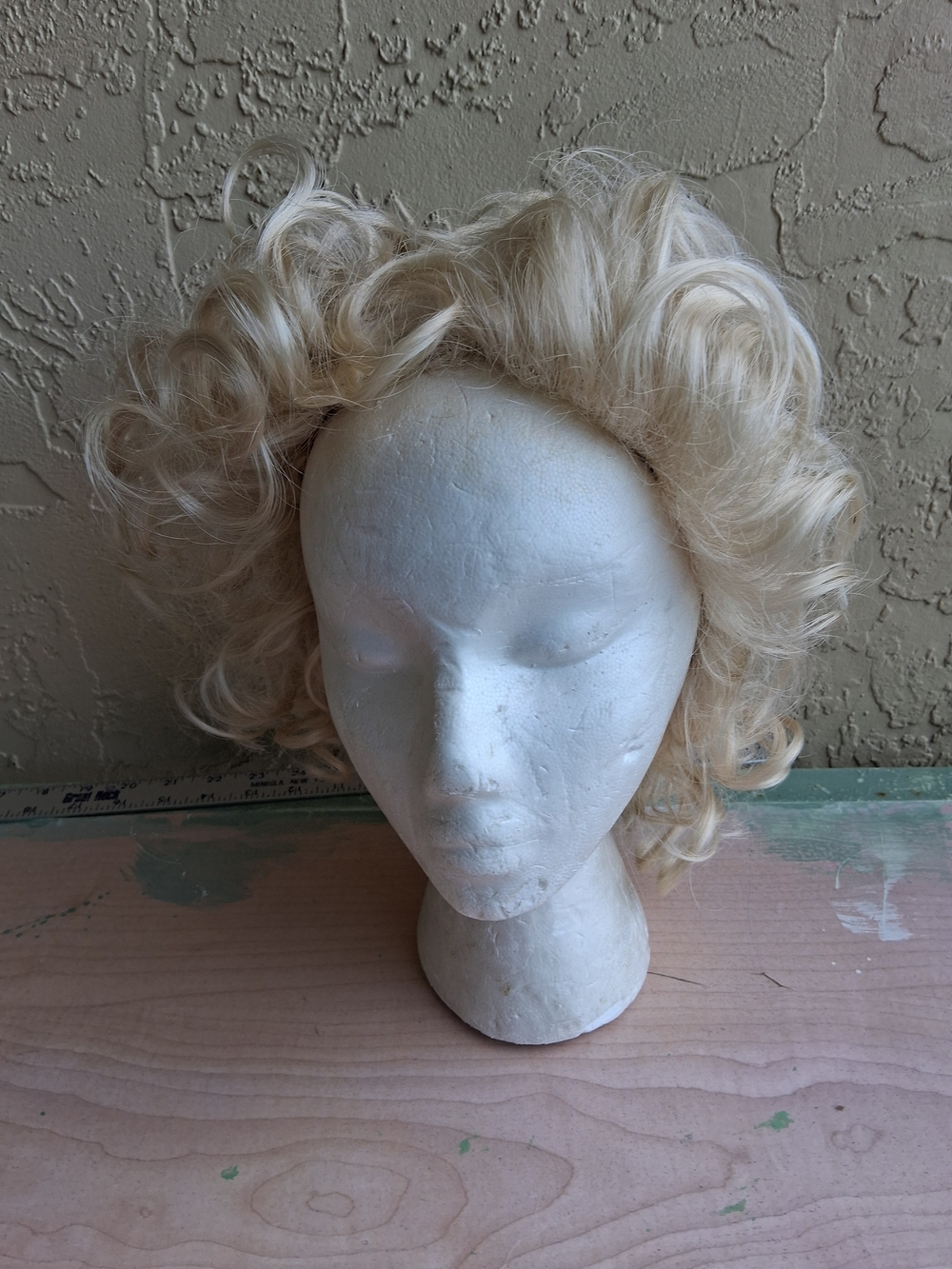 Curly Blonde Wig — Halloween/Cos Play